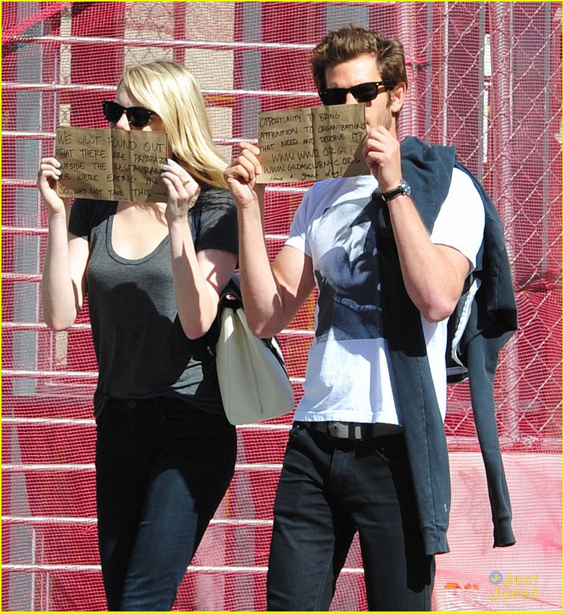 emma stone andrew garfield lunch signs 07