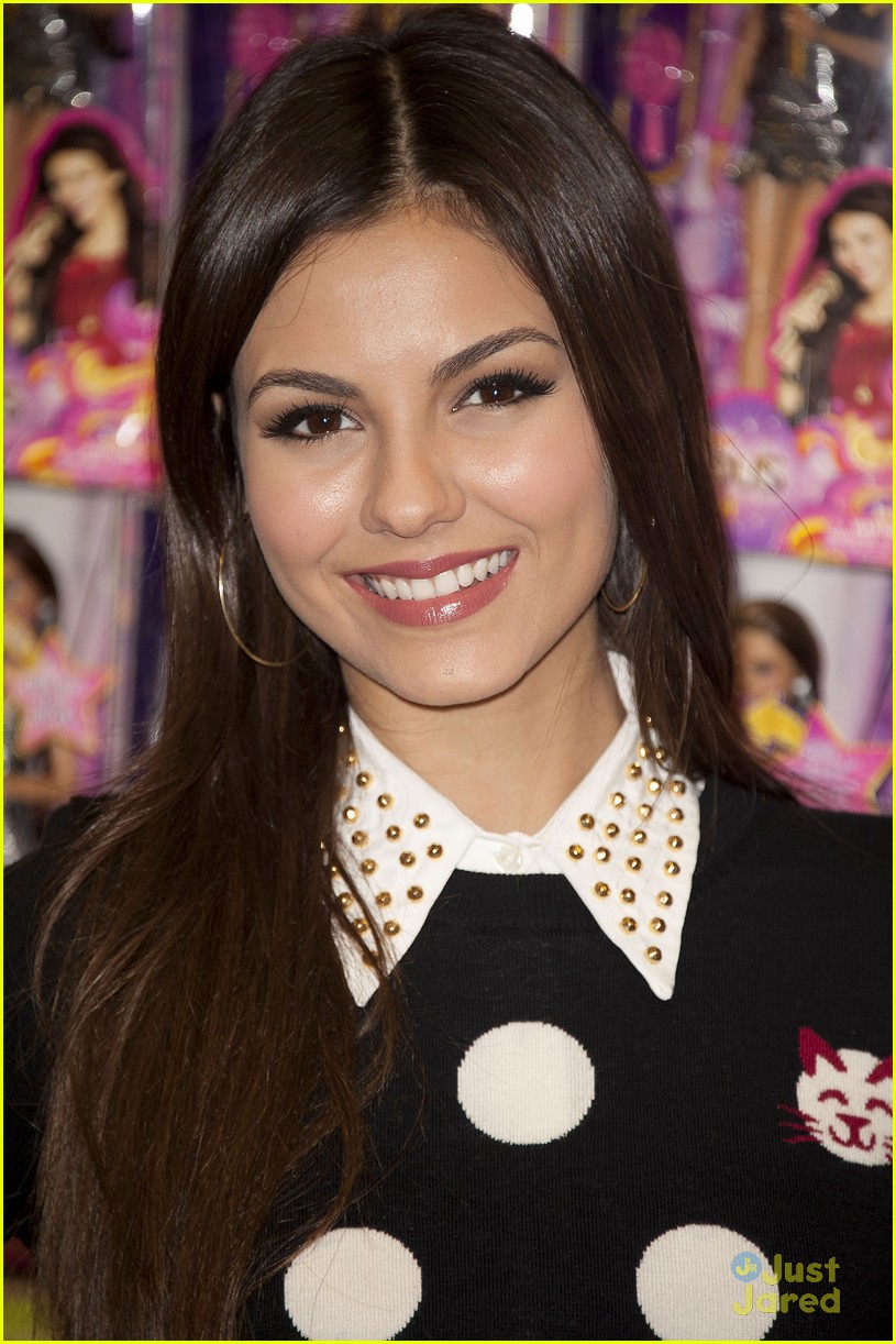victoria justice doll signing 03