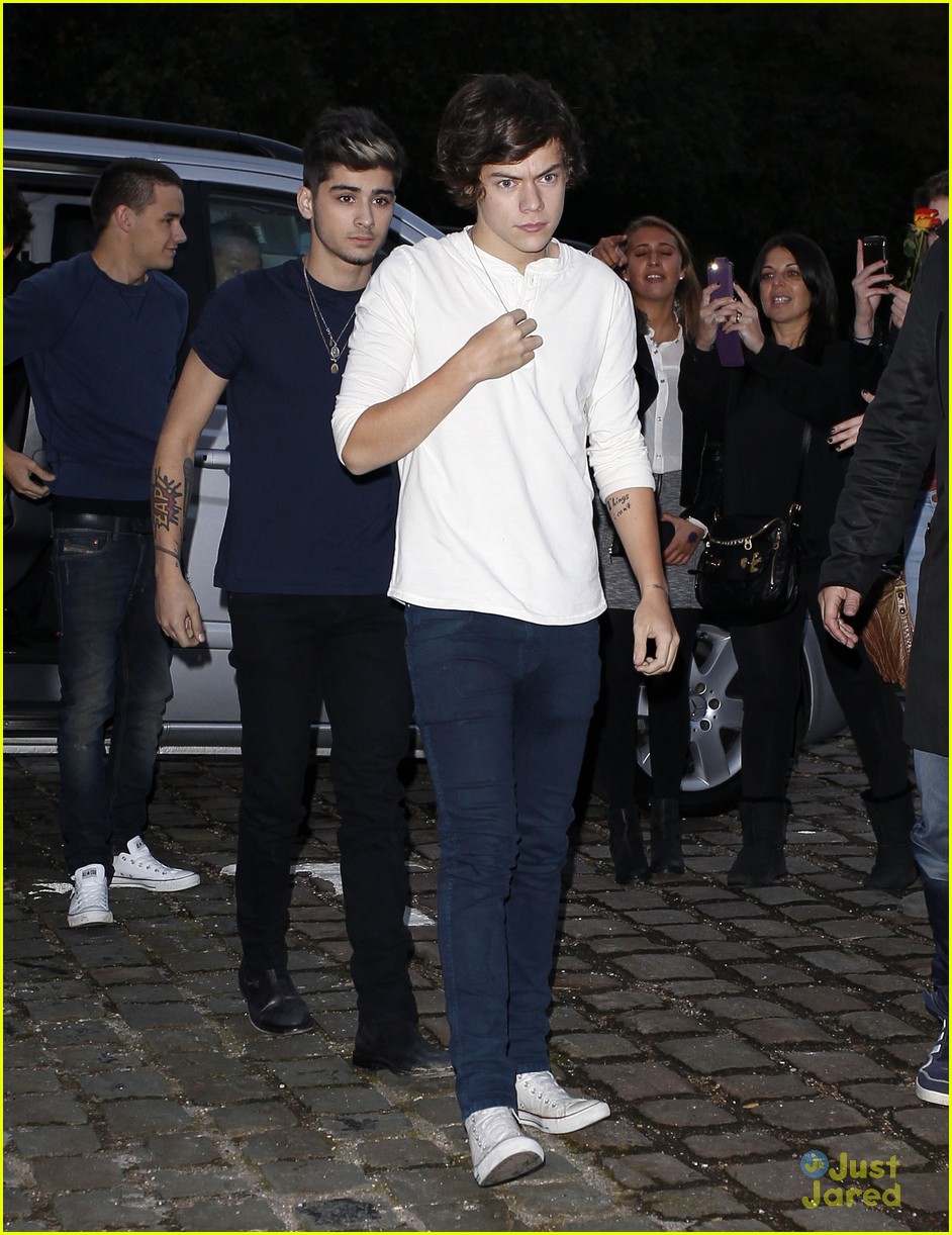 one direction key 103 arrival 01
