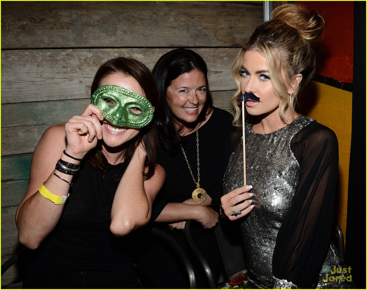 90210 cast pink taco party 11