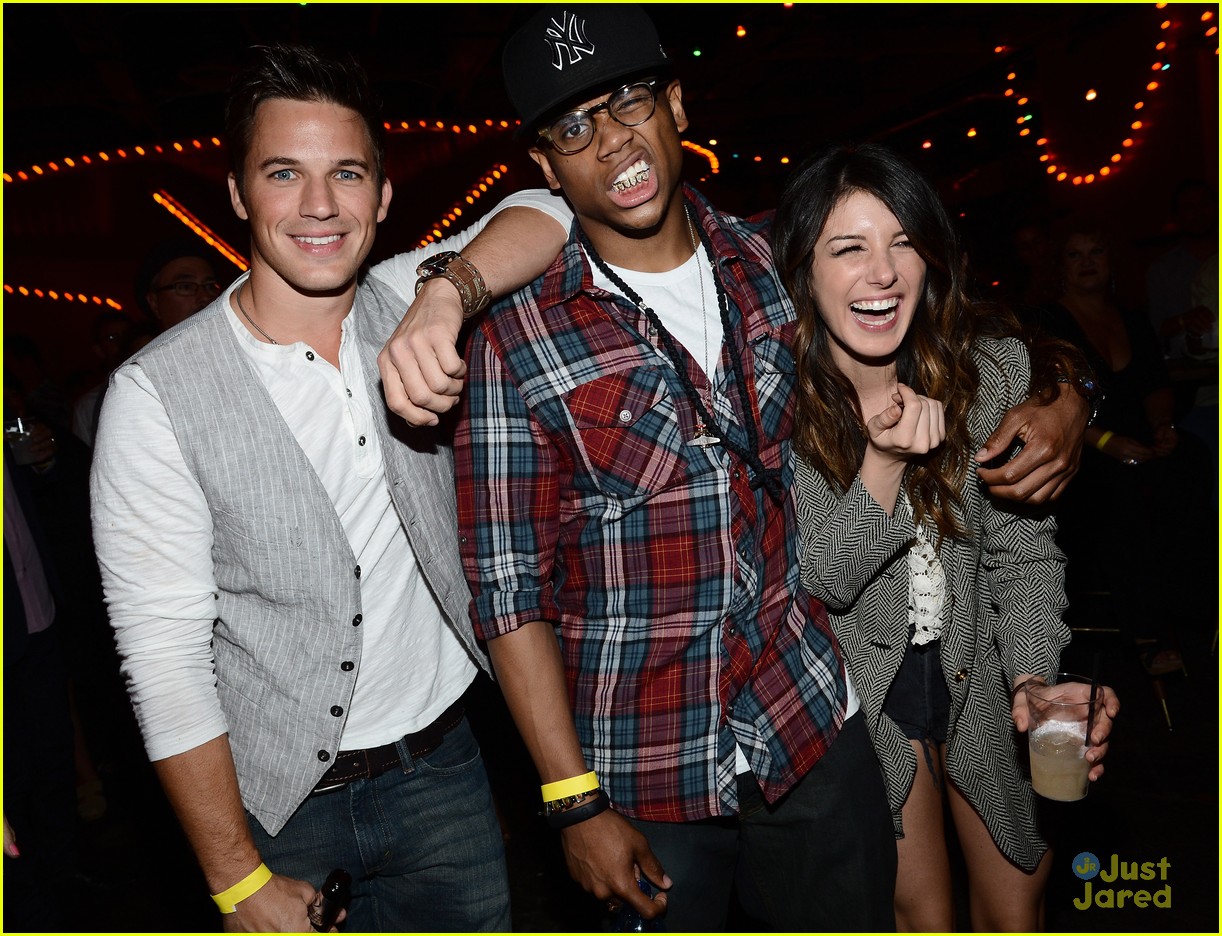 90210 cast pink taco party 12