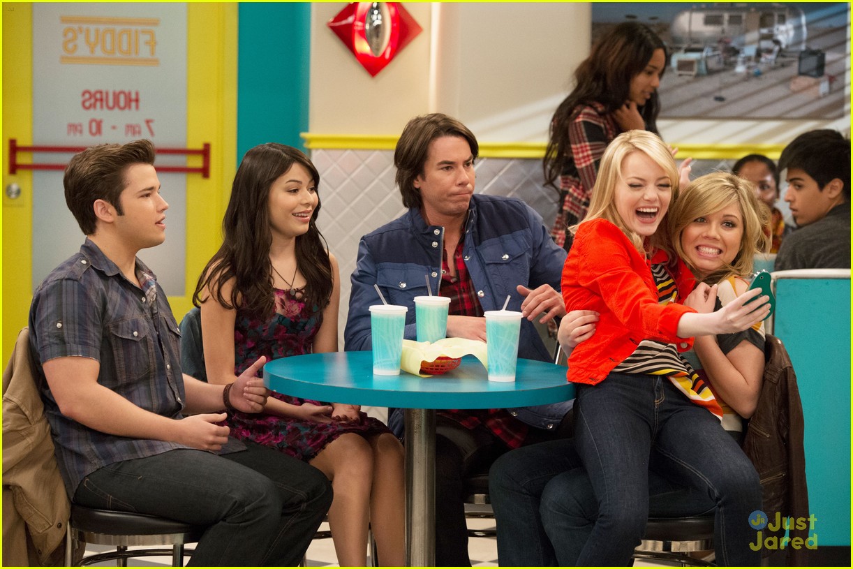emma stone icarly first look 01