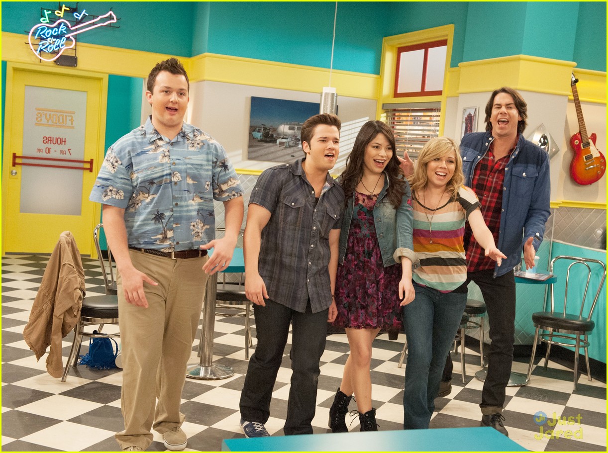 emma stone icarly first look 04