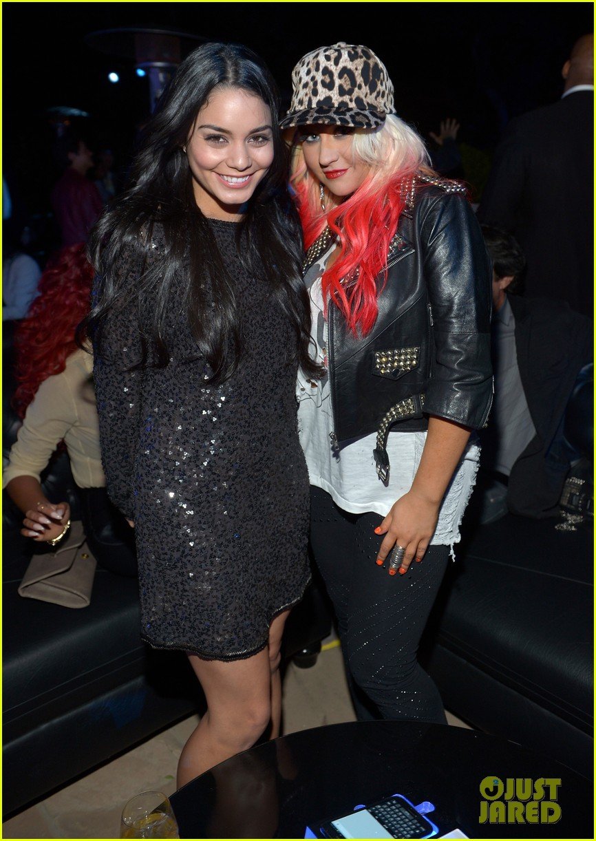 Full Sized Photo of vanessa hudgens arthritis foundation gala 05