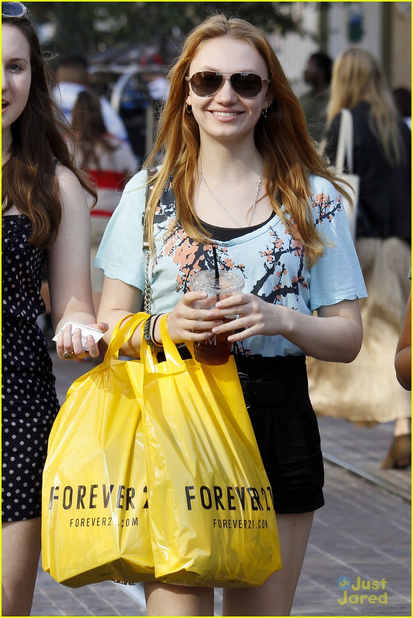 jackie emerson forever 21 grove 08