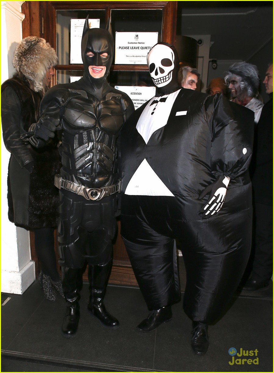 liam payne batman halloween costume with tom daley 08
