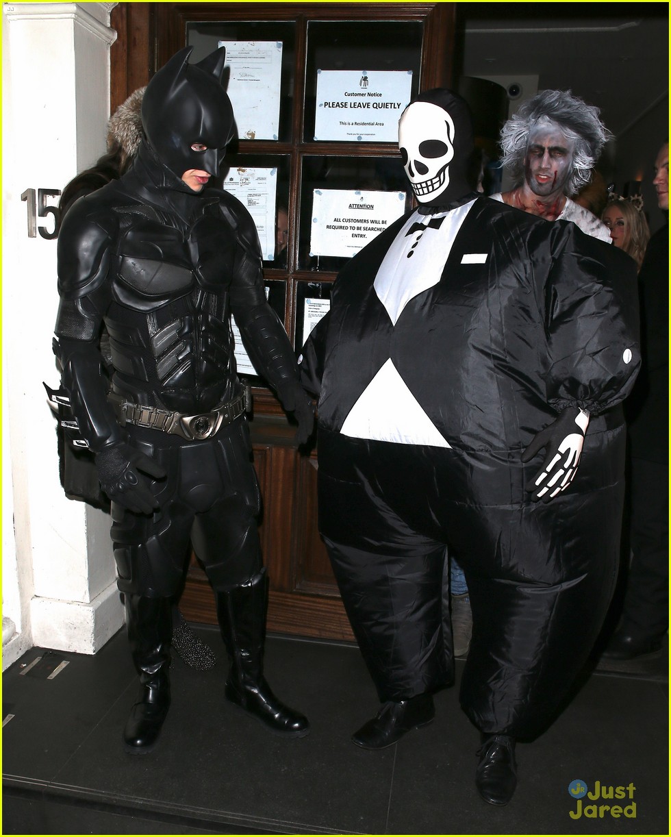 liam payne batman halloween costume with tom daley 09