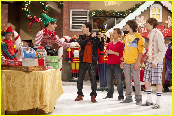 disney channel holiday episode preview 06