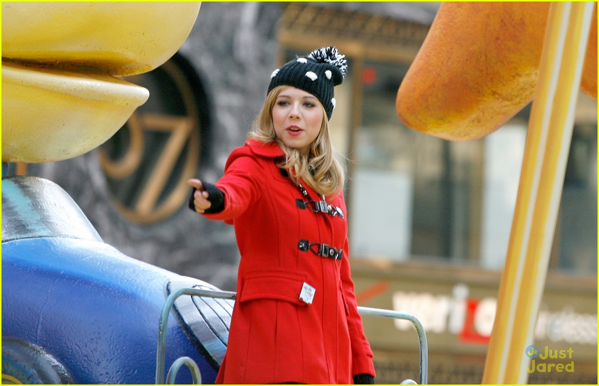 jennette mccurdy thanksgiving parade 04