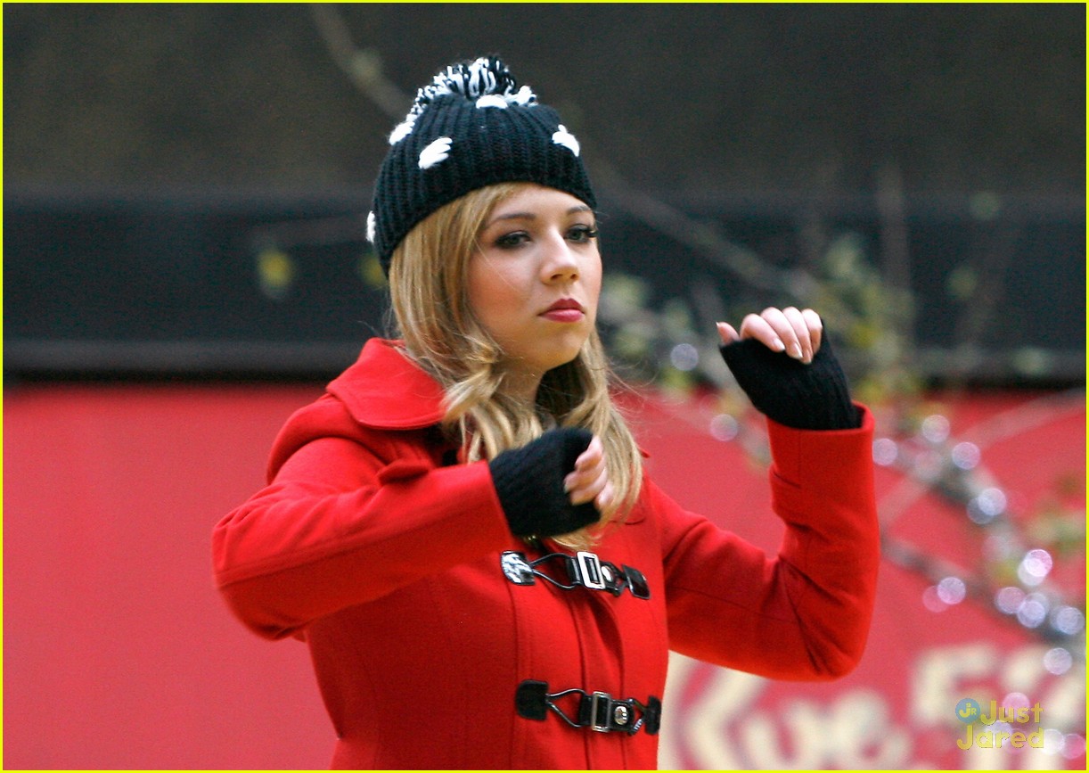 jennette mccurdy thanksgiving parade 07