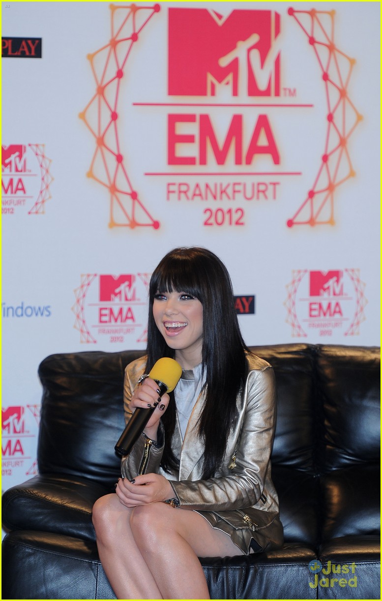 carly rae jepsen ema conference 07