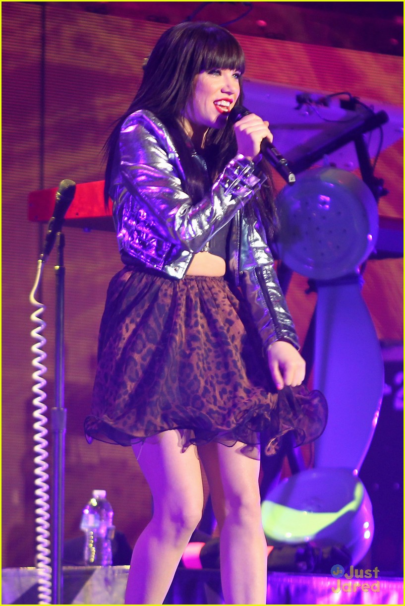 Carly Rae Jepsen New Year S Rockin Eve Performer Photo 513292 Photo Gallery Just Jared Jr