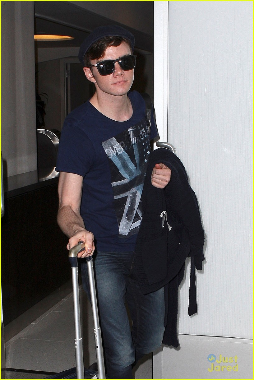 lea michele chris colfer jet to nyc for glee filming 04