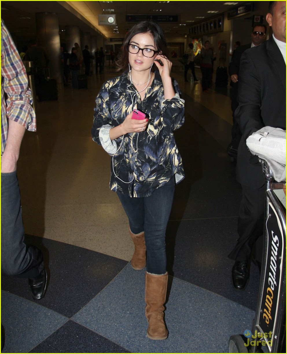 lucy hale lax arrival 04
