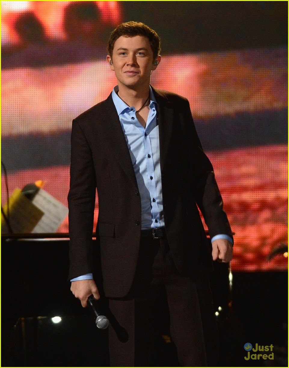 scotty mccreery country christmas 14