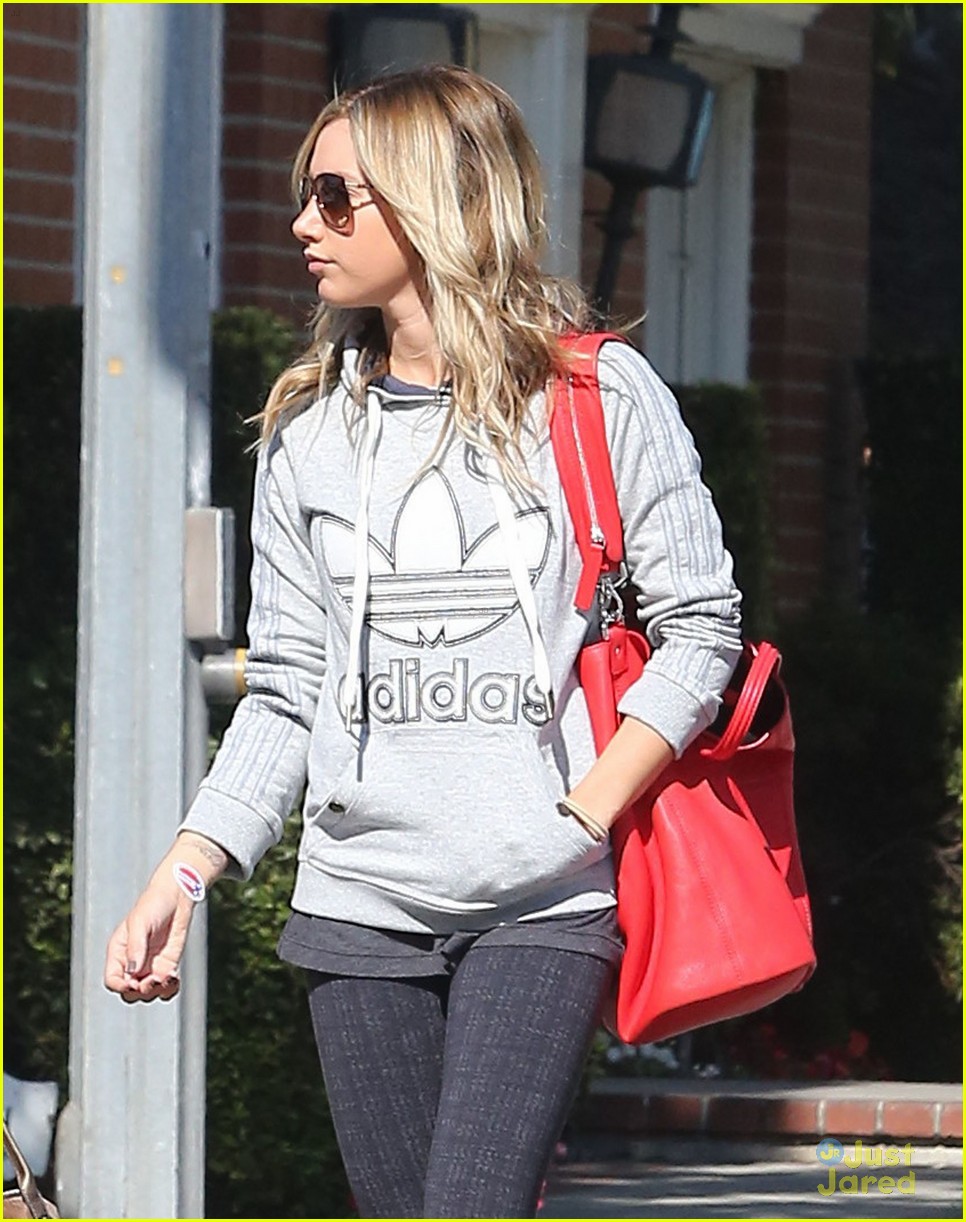 ashley tisdale voted tuesday 01