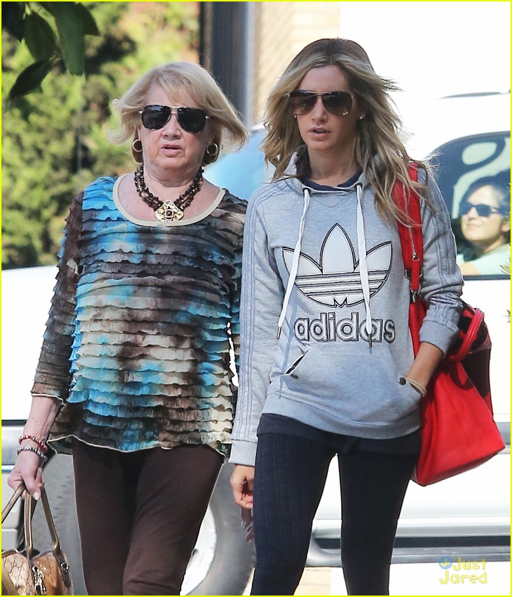 ashley tisdale voted tuesday 04