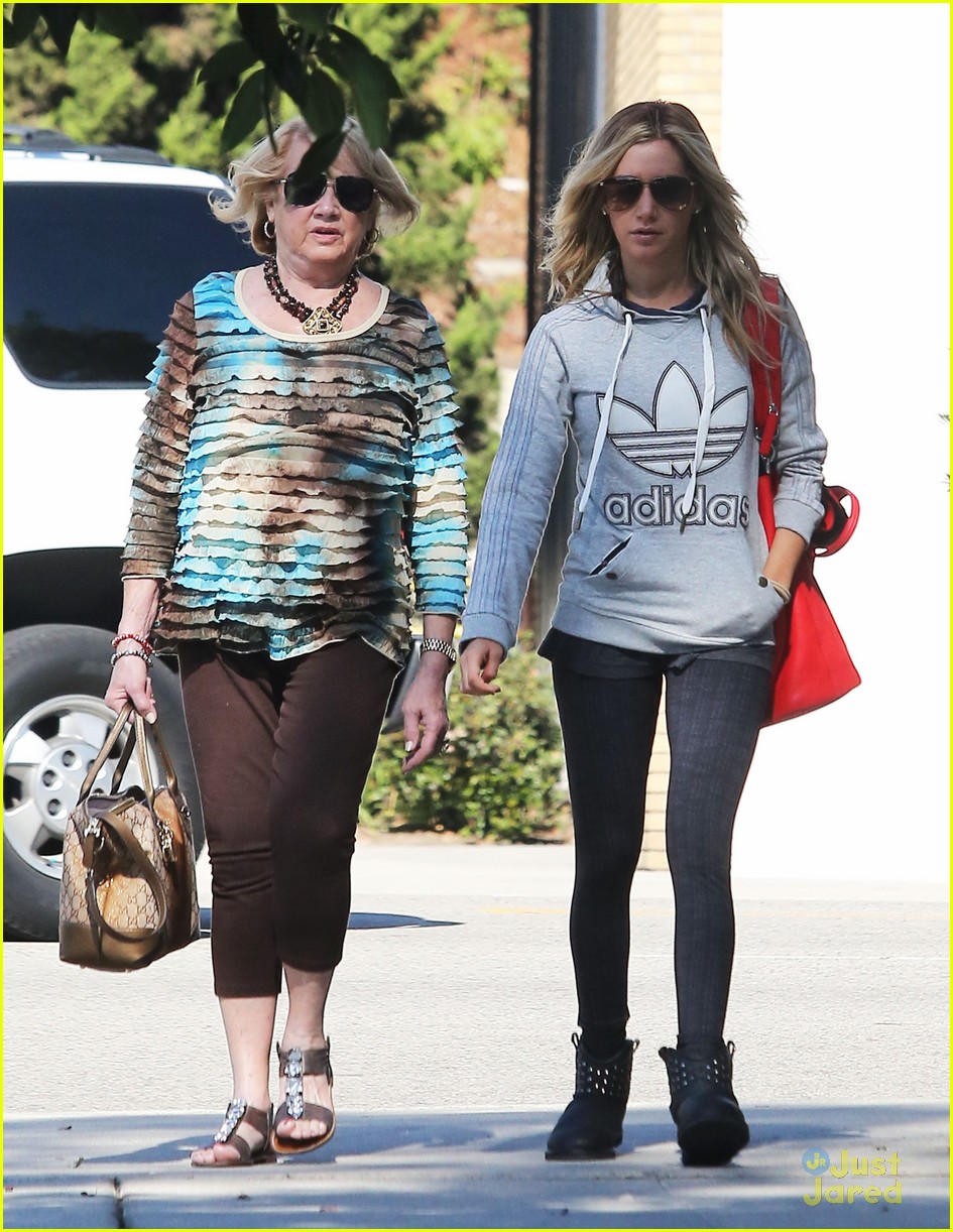 ashley tisdale voted tuesday 07