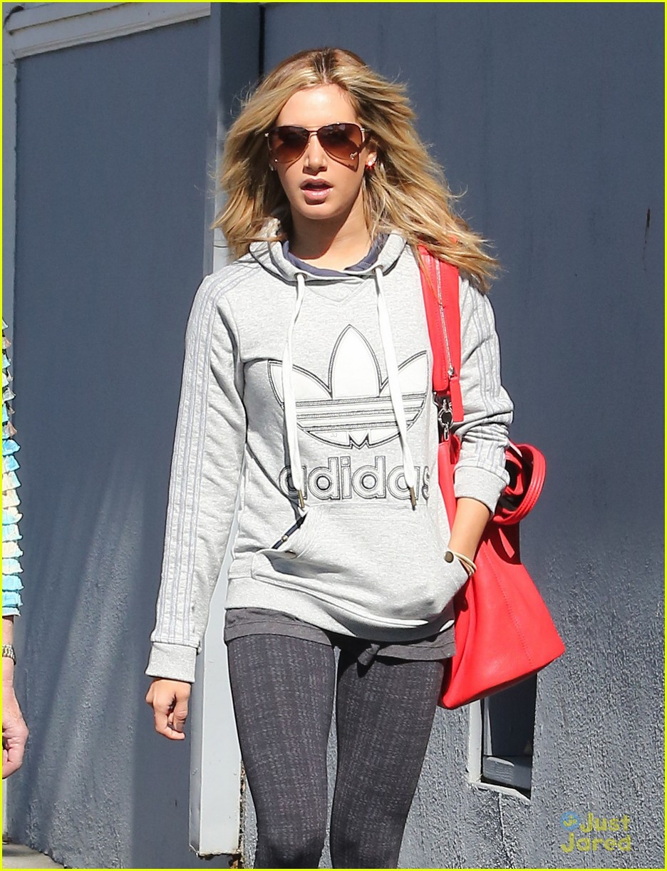 ashley tisdale voted tuesday 09