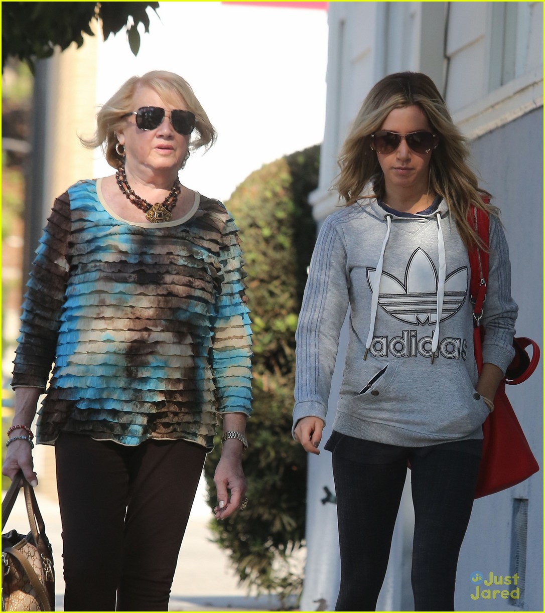 ashley tisdale voted tuesday 10