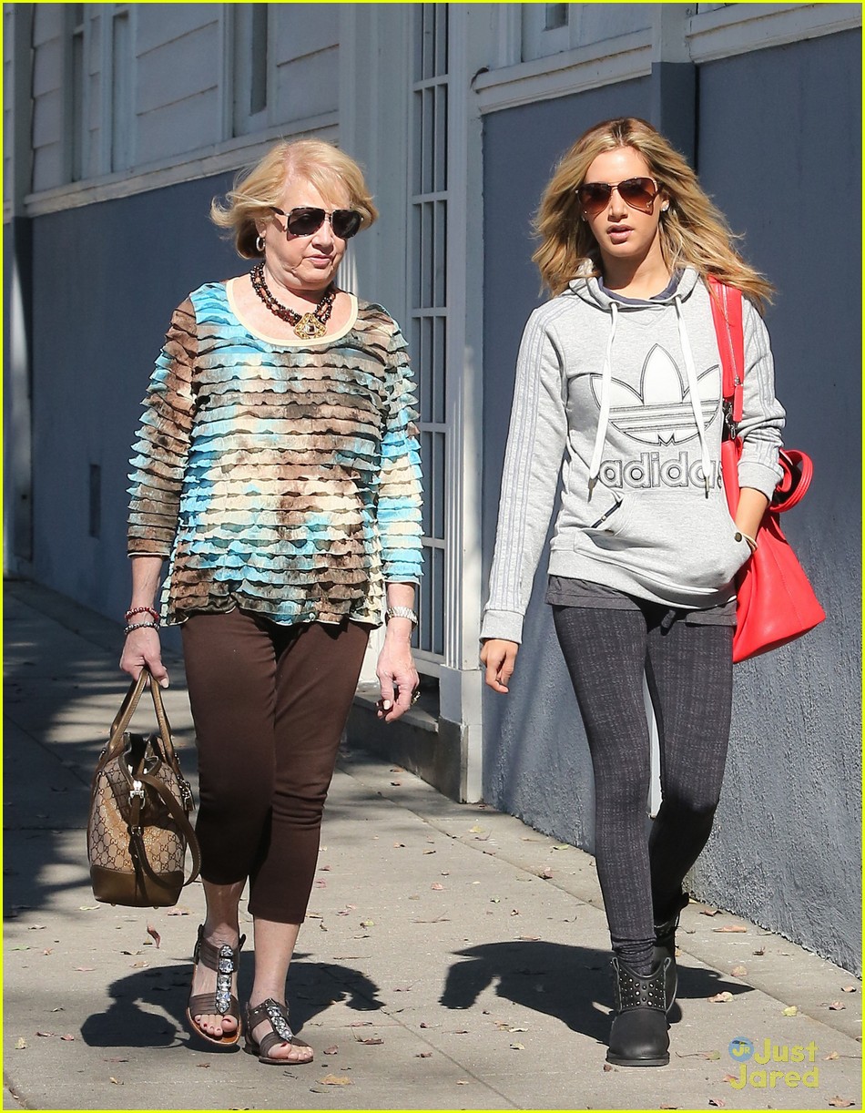 ashley tisdale voted tuesday 13