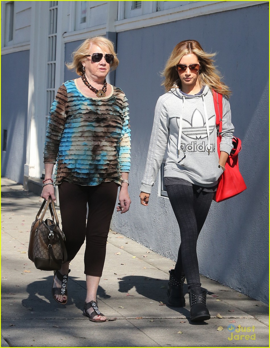 ashley tisdale voted tuesday 15