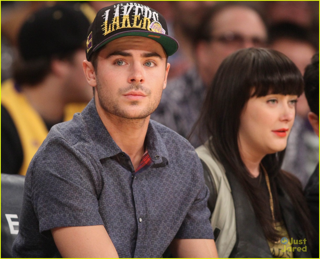 zac efron lakers game staples 02