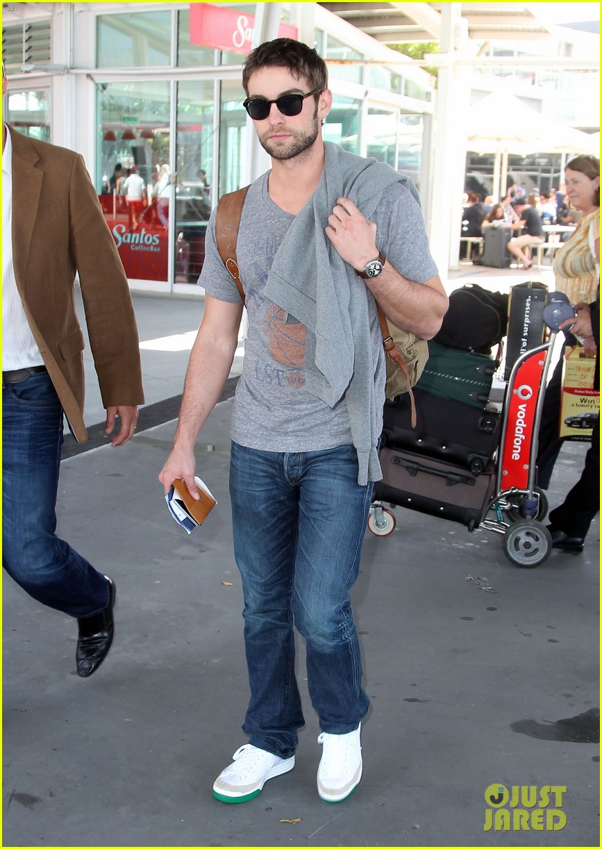 chace crawford sydney airport 02
