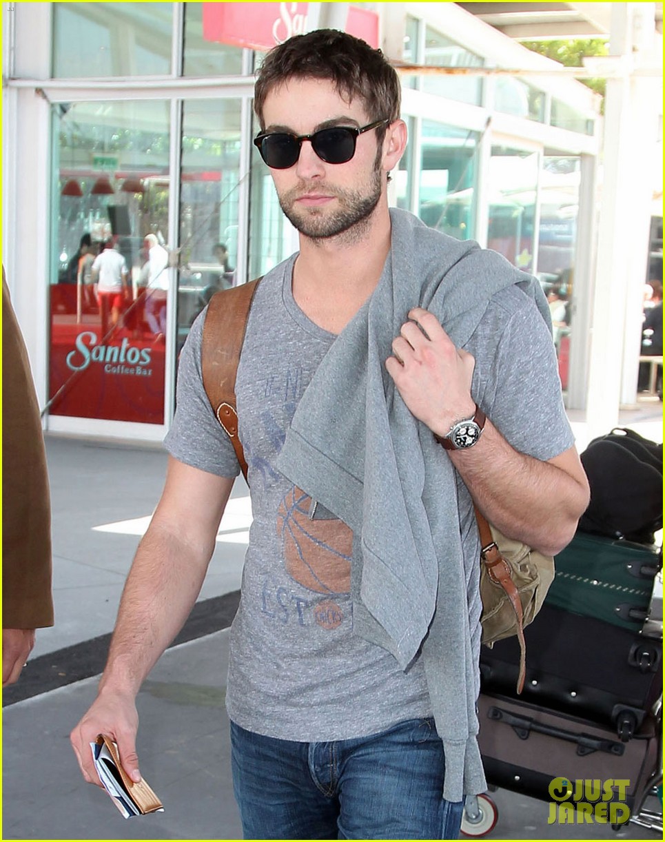 chace crawford sydney airport 06