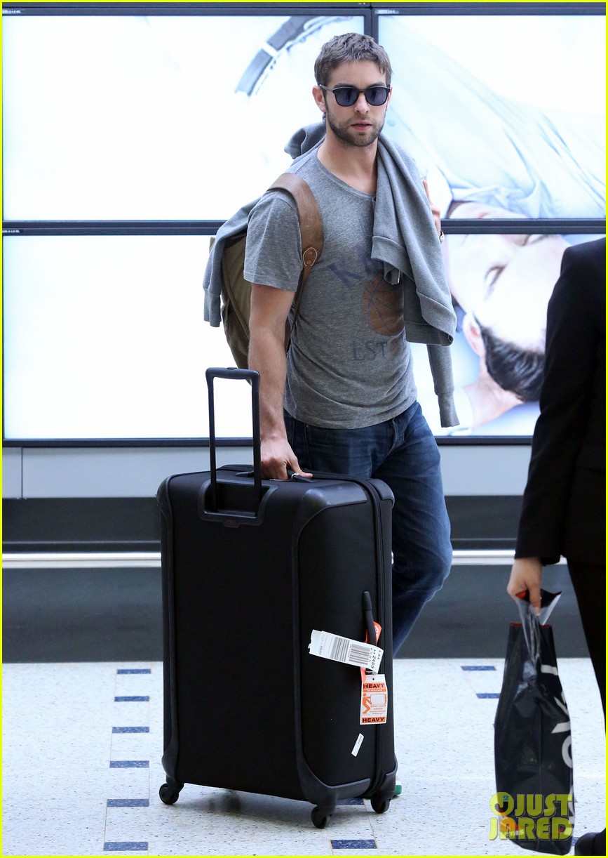 chace crawford sydney airport 07