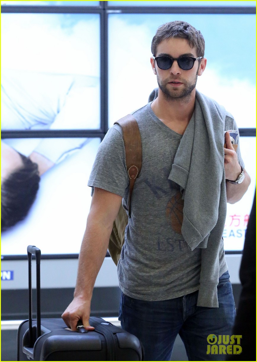 chace crawford sydney airport 08