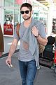 chace crawford sydney airport 09