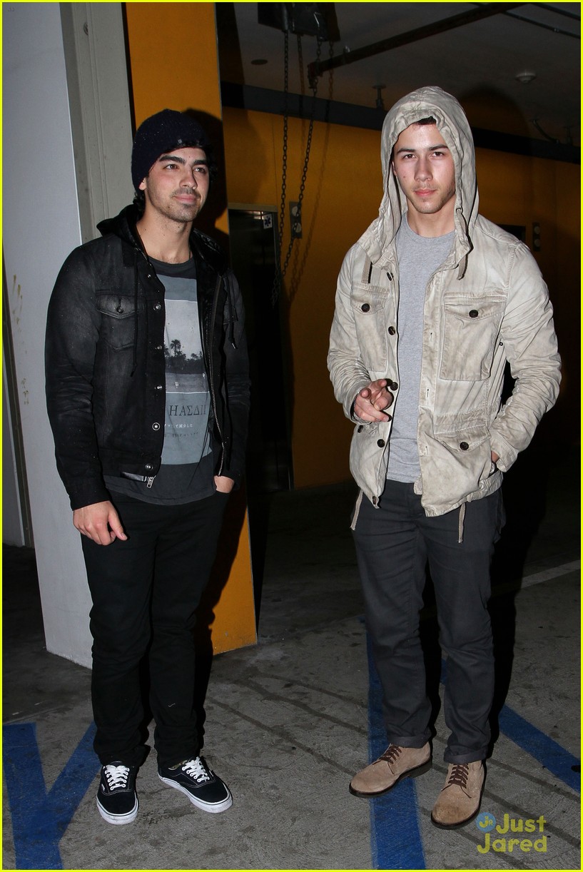 Joe & Nick Jonas: Double Date Night | Photo 514575 - Photo Gallery ...