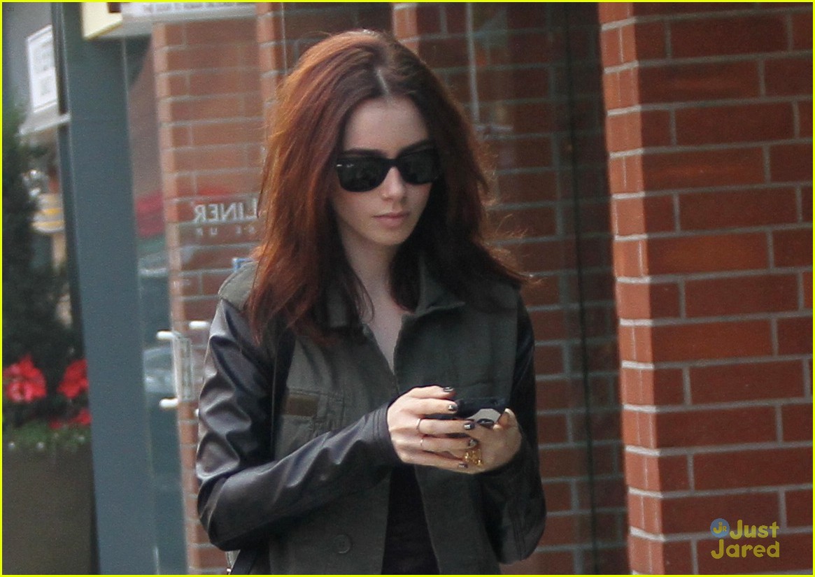 lily collins holiday shopping 03