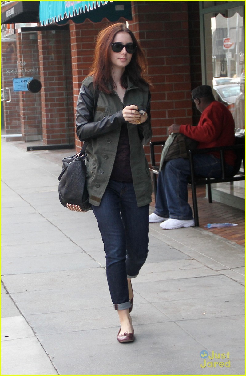 lily collins holiday shopping 05