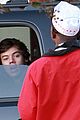 harry styles in n out drive thru 02