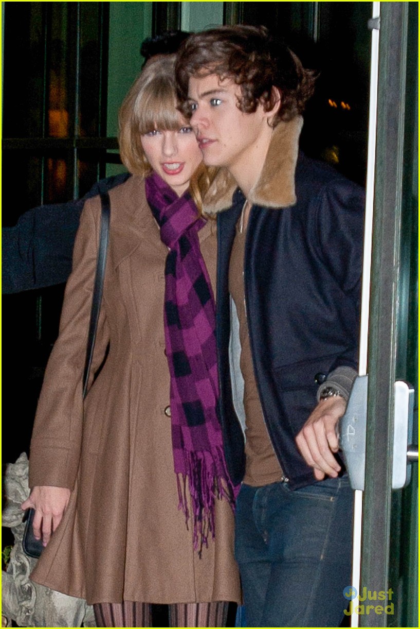 harry styles taylor swift hands party 07