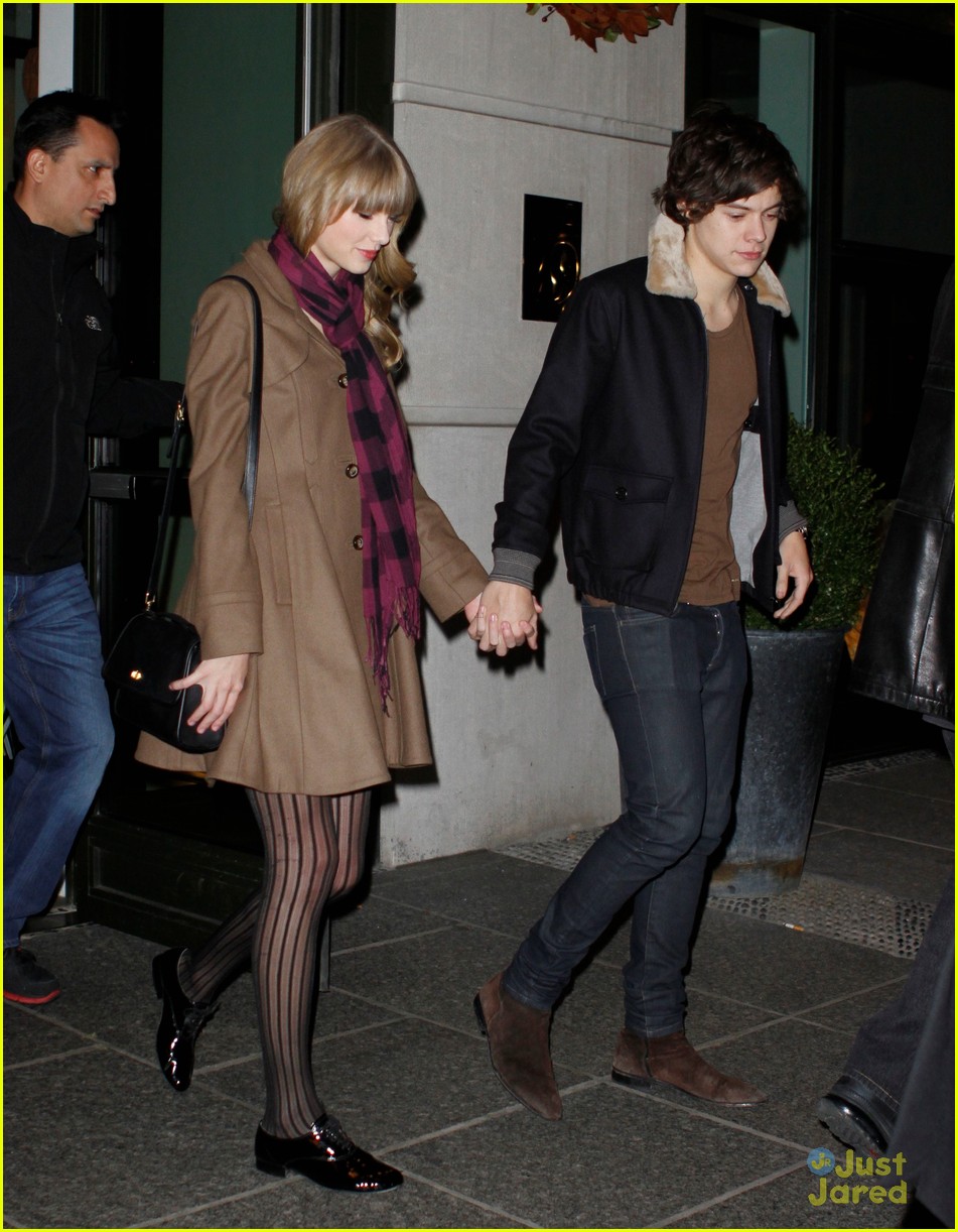 harry styles taylor swift hands party 08