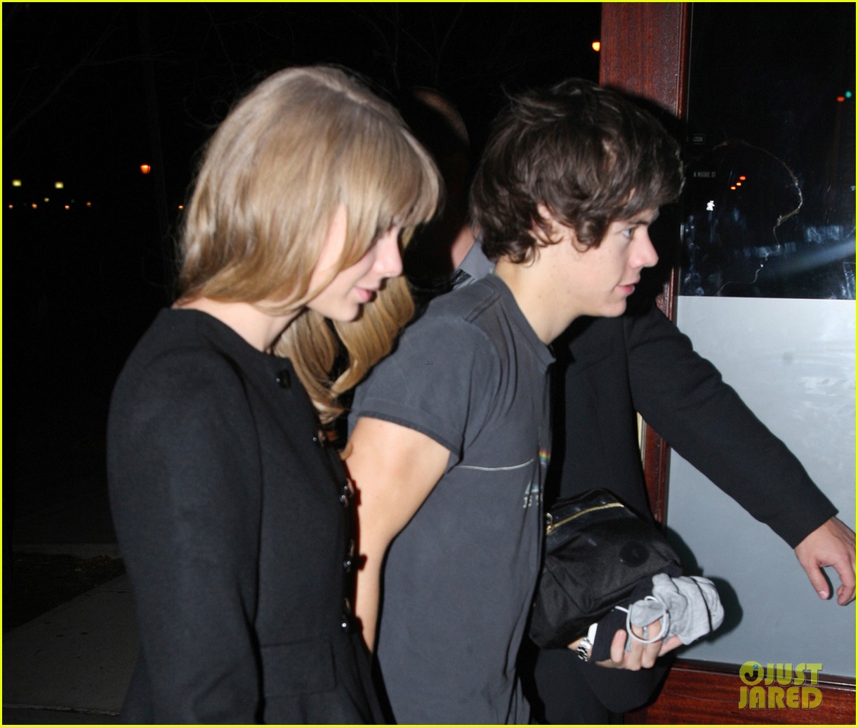 harry styles taylor swift holding hands 03
