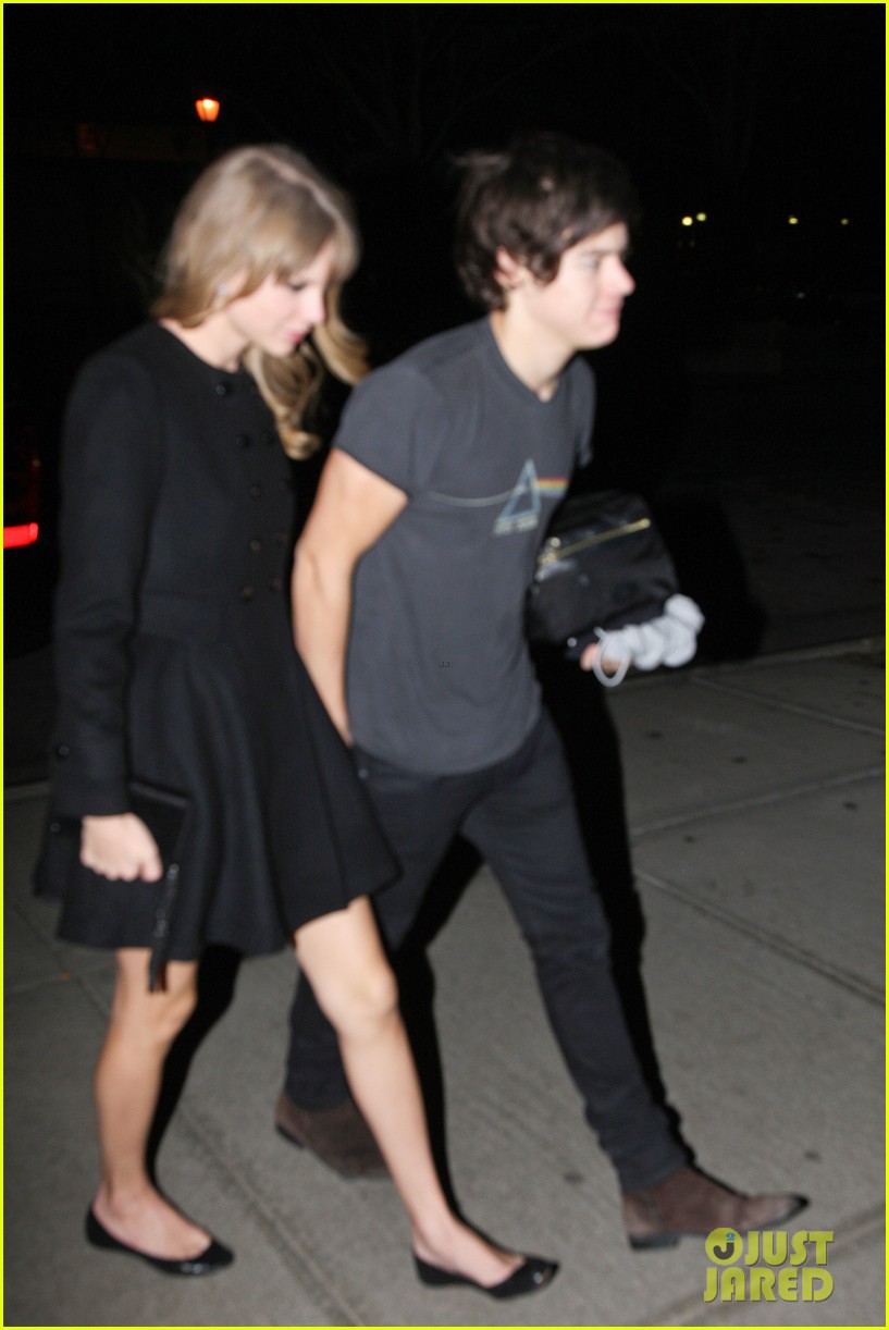 harry styles taylor swift holding hands 08