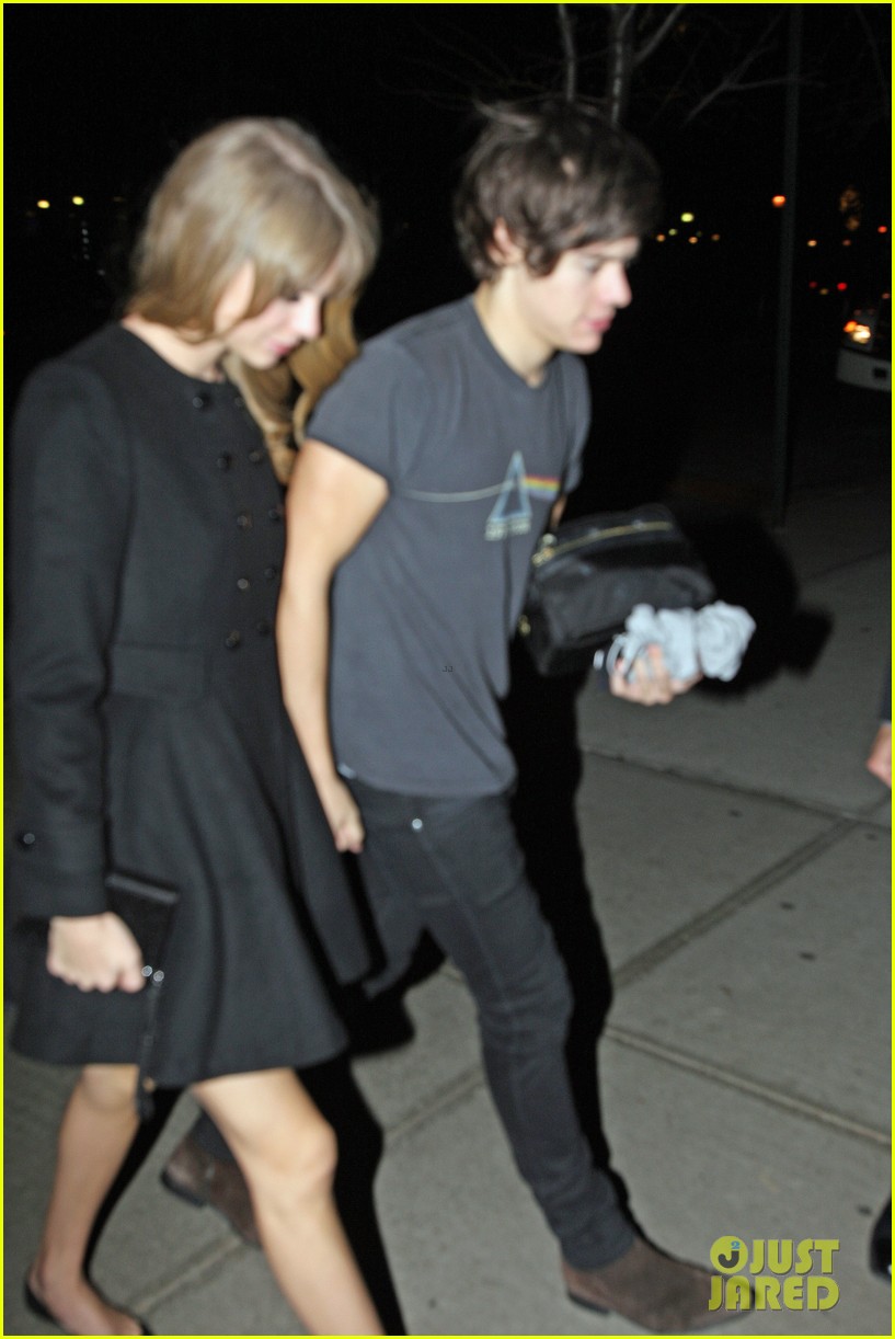 harry styles taylor swift holding hands 09