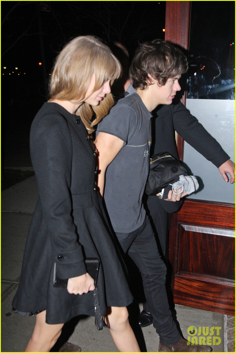 harry styles taylor swift holding hands 10