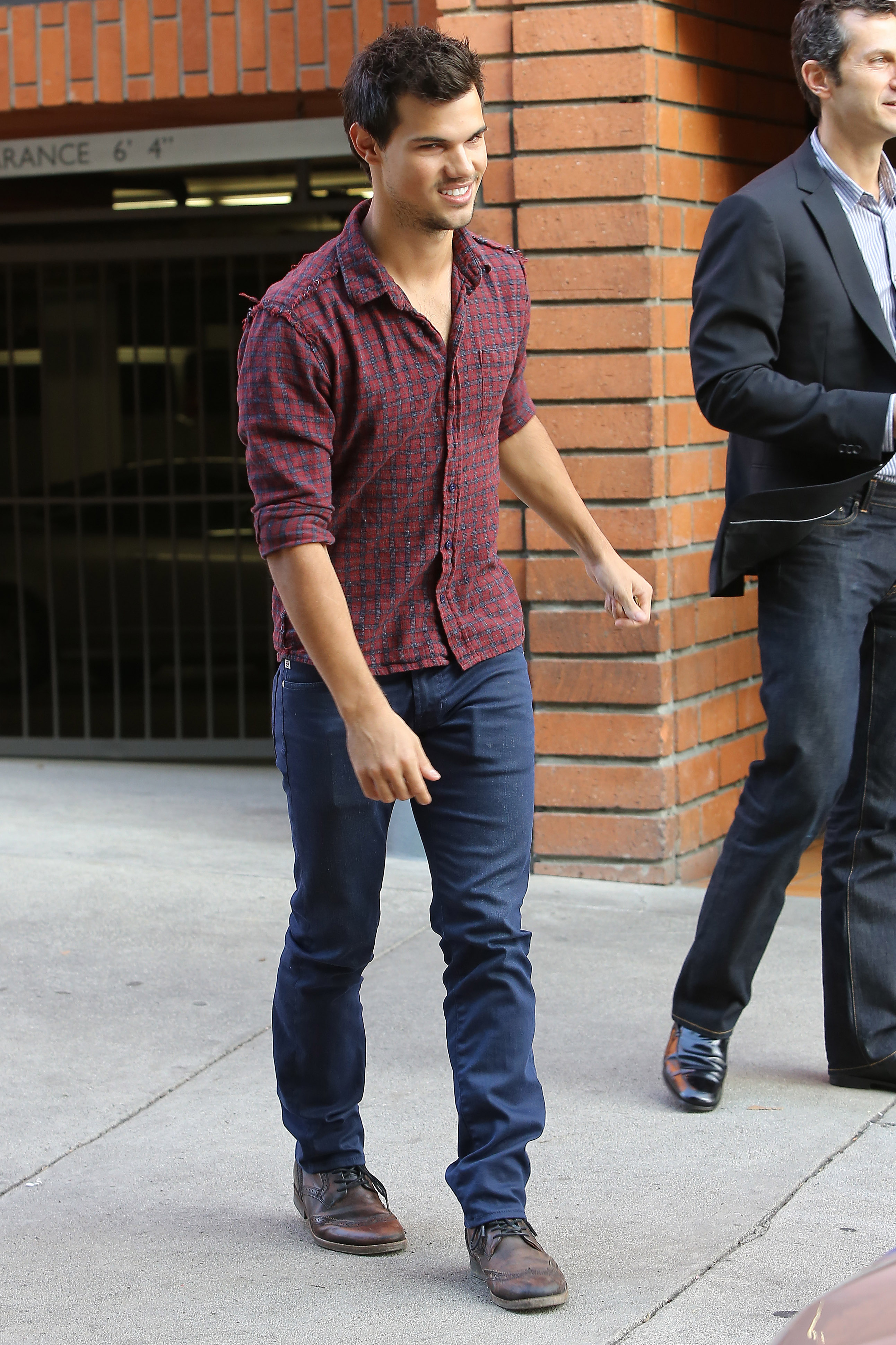taylor lautner lunch toscana 08