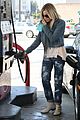 ashley tisdale gas station stop 04