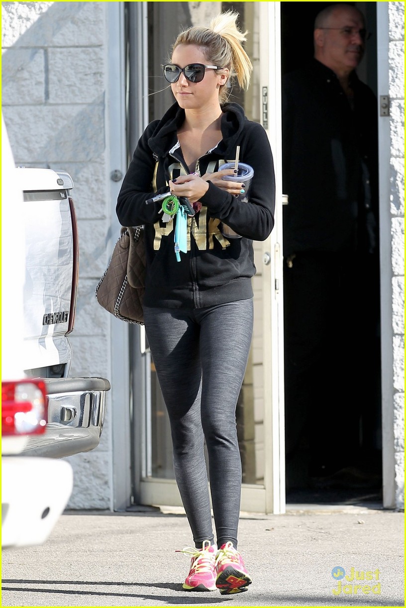ashley tisdale lunch equinox 01