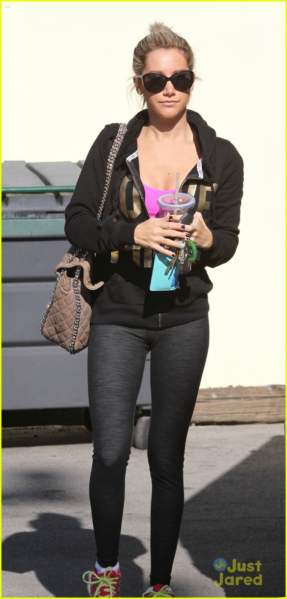ashley tisdale lunch equinox 07