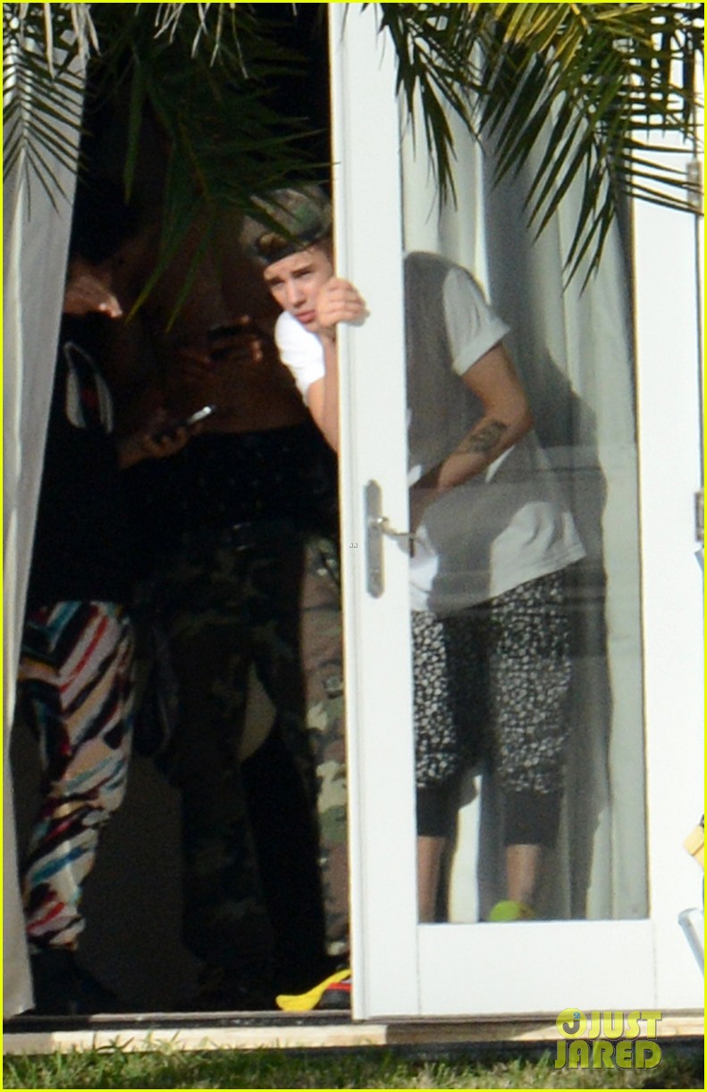 Justin Bieber: Shirtless & Underwear-Clad in Miami!: Photo 527508