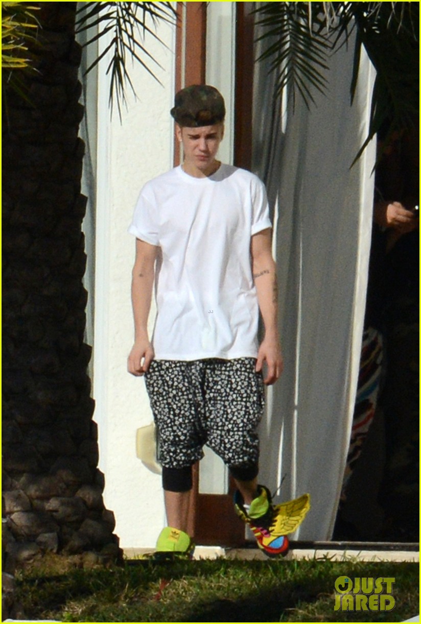 Justin Bieber Shirtless And Underwear Clad In Miami Photo 527499 Photo Gallery Just Jared Jr 9952