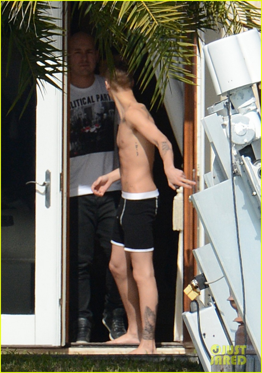 Justin Bieber: Shirtless & Underwear-Clad in Miami!, Celebrity Undies Wiki