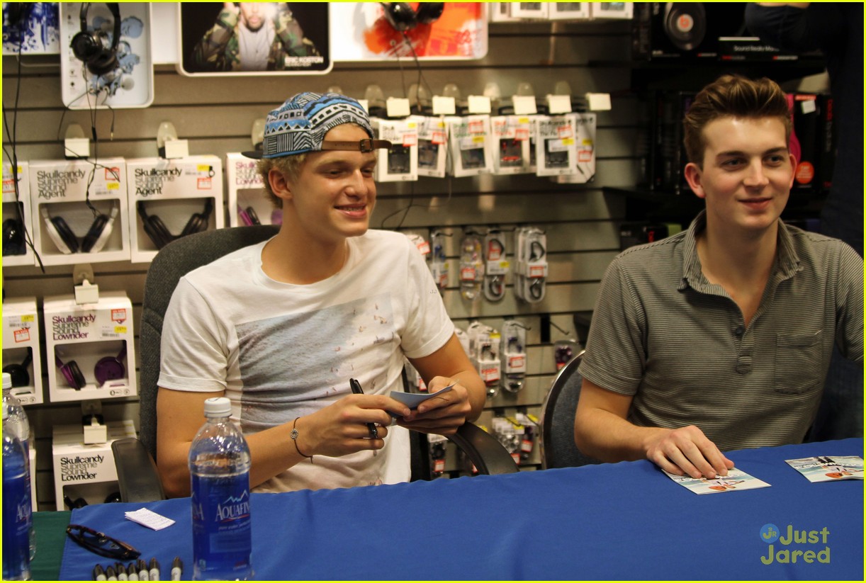 cody simpson in store signing 02